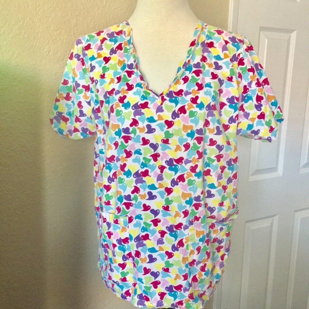 Woman’s Hearts scrub Top. 💞